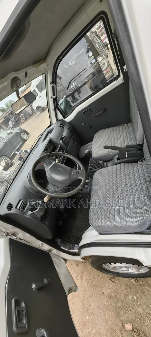 Daihatsu Hijet Mini Truck - 1