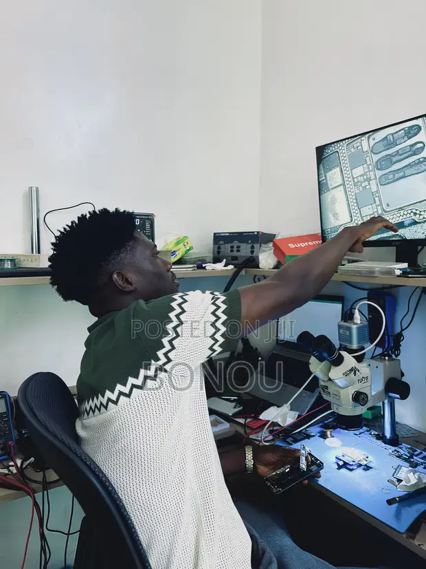 iPhone Motherboard Repair Engineer - 1