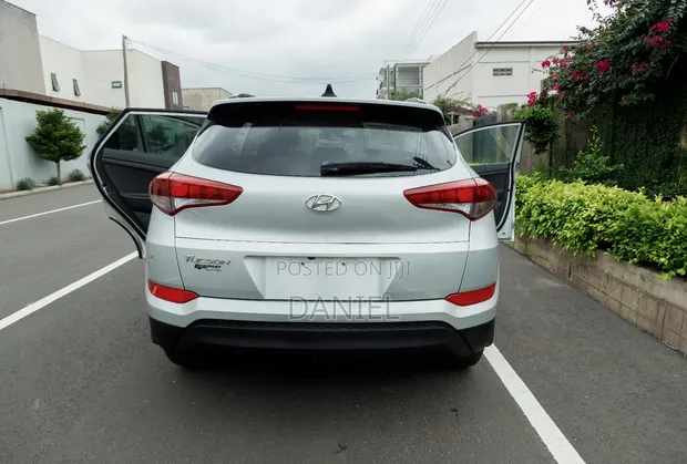 Hyundai Tucson 2018 Gray - 1