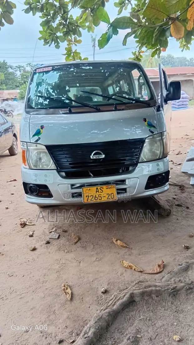 Nissan Caravan (Urvan) 2010 Silver - 1