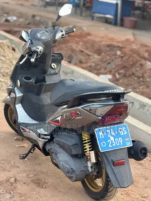 Piaggio Scooter 2018 - Brown