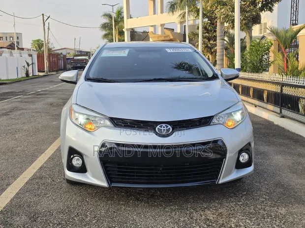 Toyota Corolla 2016 Silver - 1