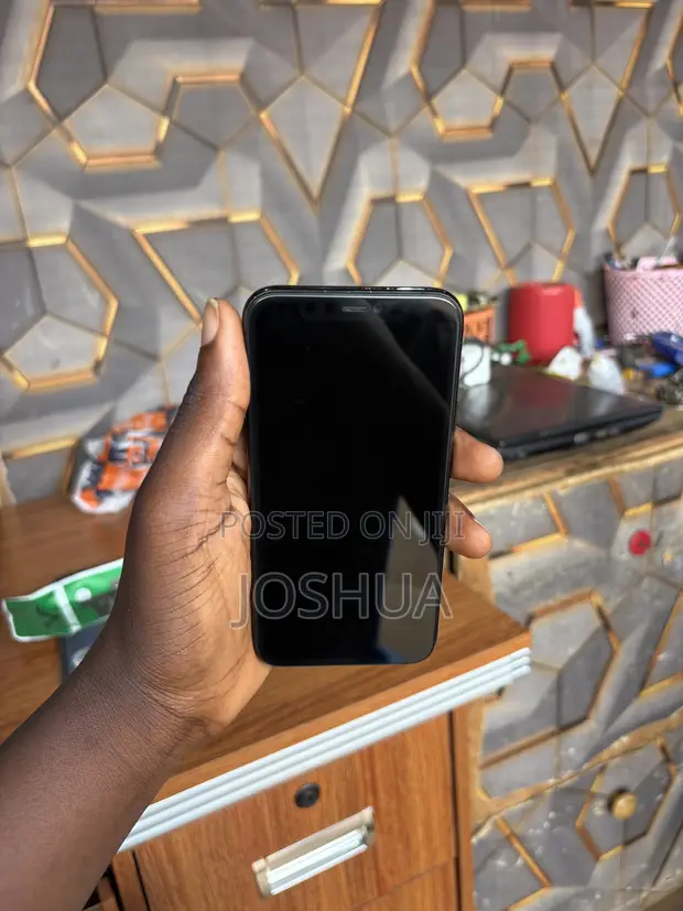 Apple iPhone 11 Pro 64GB Gray - 1