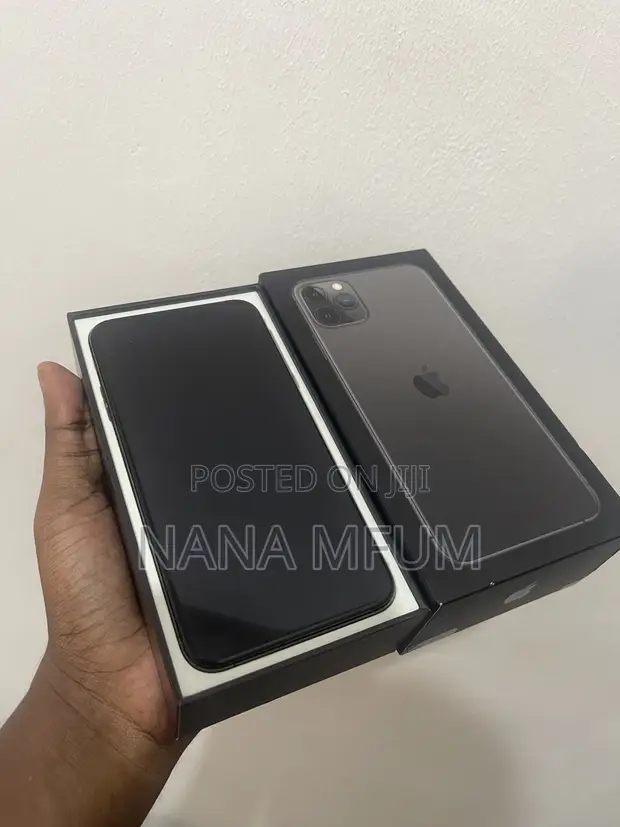 Apple iPhone 11 Pro Max 256GB Gray - 1