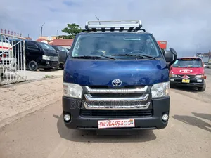 Toyota HiAce 2015