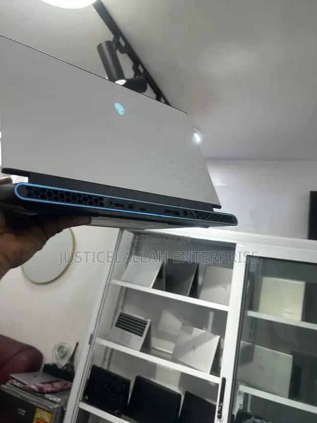 Alienware 15 R2 Laptop - Intel Core i7, 16GB RAM, 512GB SSD - 1