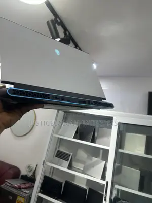 Alienware 15 R2 Laptop - Intel Core i7, 16GB RAM, 512GB SSD