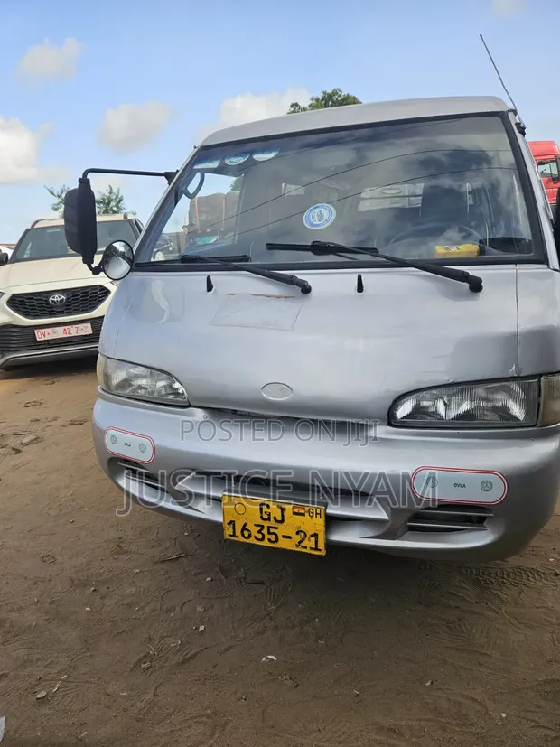Hyundai H-100 2003 Silver - 1