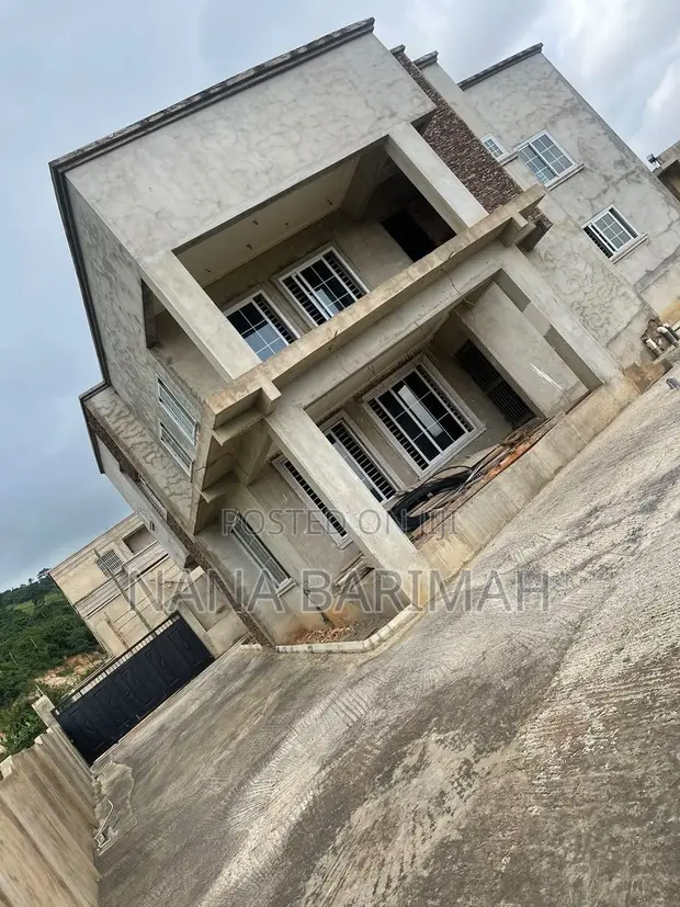4-Bedroom Mansion for Sale in Boi - 1