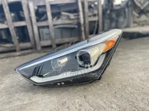 Hyundai Santa Fe Grande 2017 Headlight