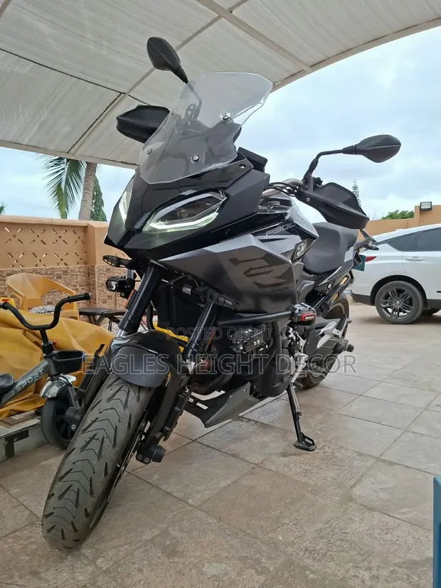 BMW 2024 Black Sport Bike - 1