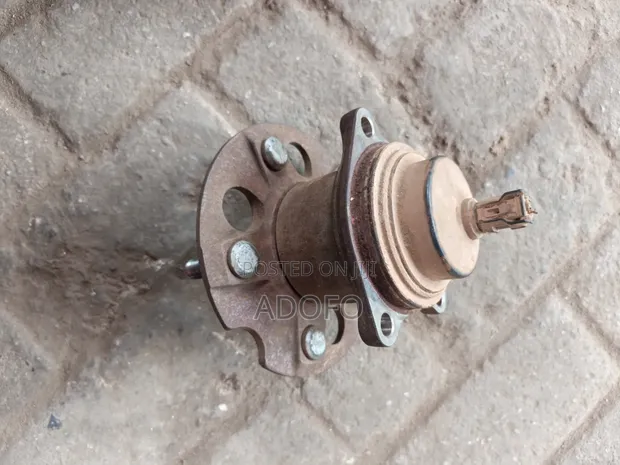 Toyota Voxy Back Hub (2x4) - 2009-2020 - 1