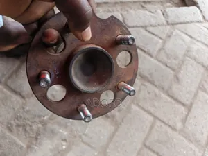 Toyota Voxy Back Hub (2x4) - 2009-2020