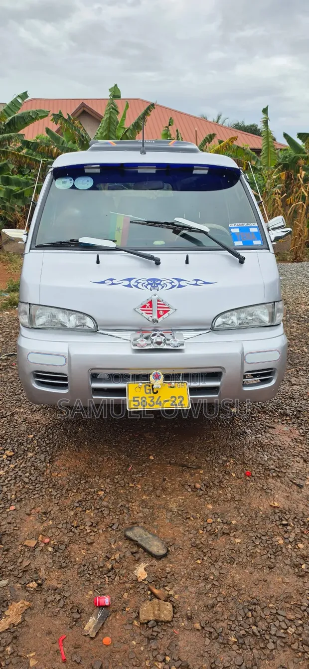 Hyundai H-100 2000 Silver - 1