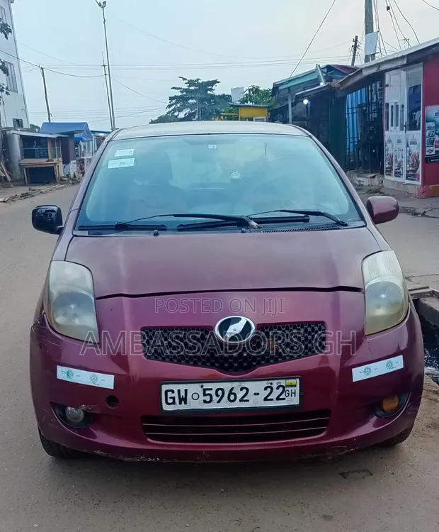 Toyota Yaris L Hatchback 3dr 2012 Burgundy - 1