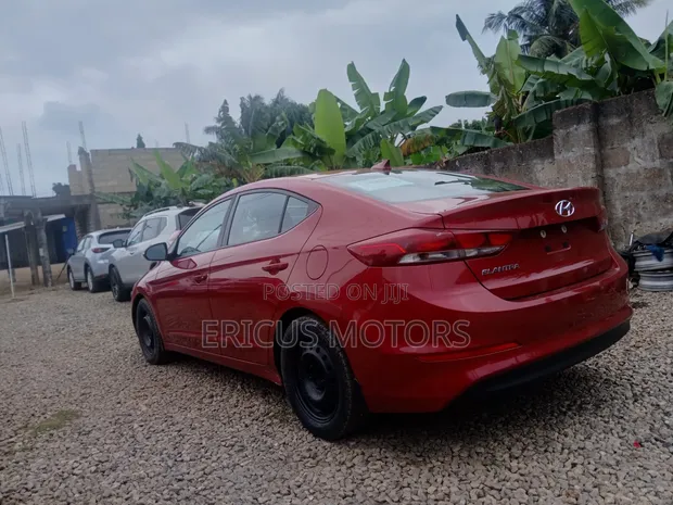 Hyundai Elantra 2018 Red - 1