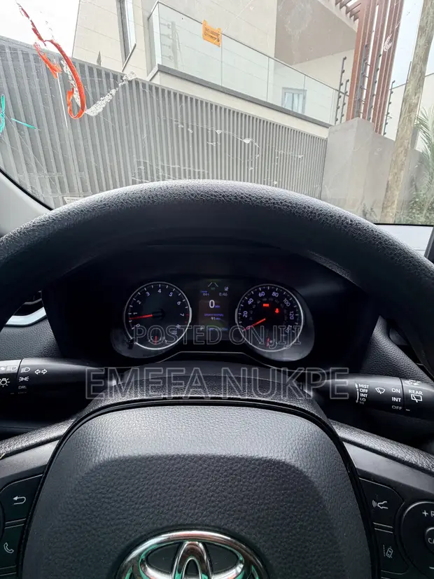 2022 Toyota RAV4 LE Silver - 1