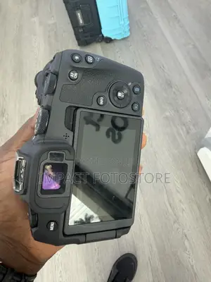 Canon EOS R8 Like New