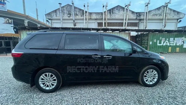 Toyota Sienna XLE 2018 - 8 Seater - 1