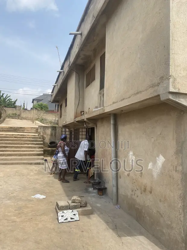 15-Bedroom House for Sale in Kumasi Metropolitan - 1
