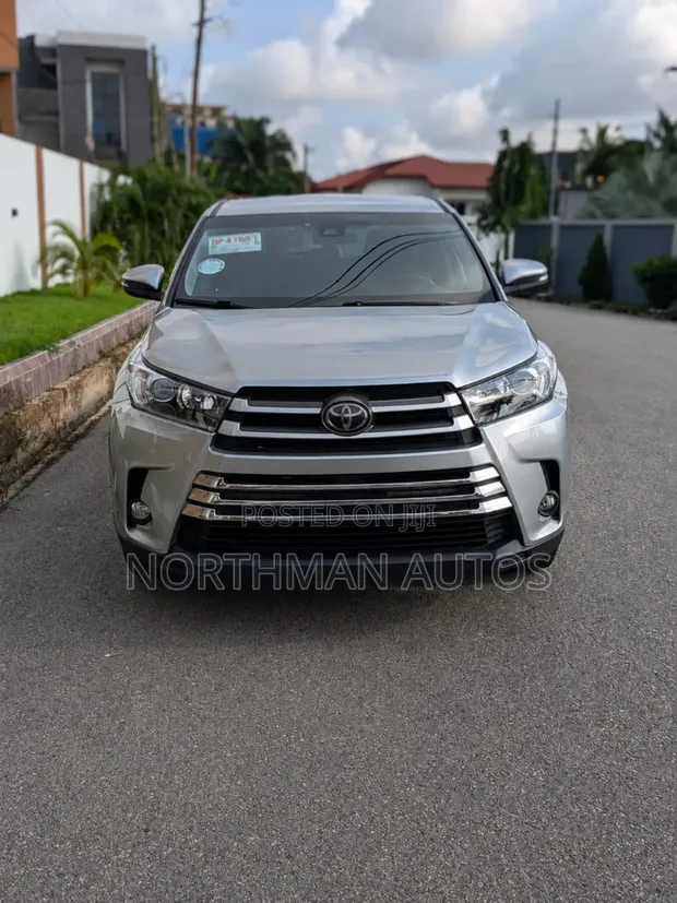 Toyota Highlander LE 2019 Silver - 1