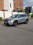 Toyota Highlander LE 2019 Silver - 2