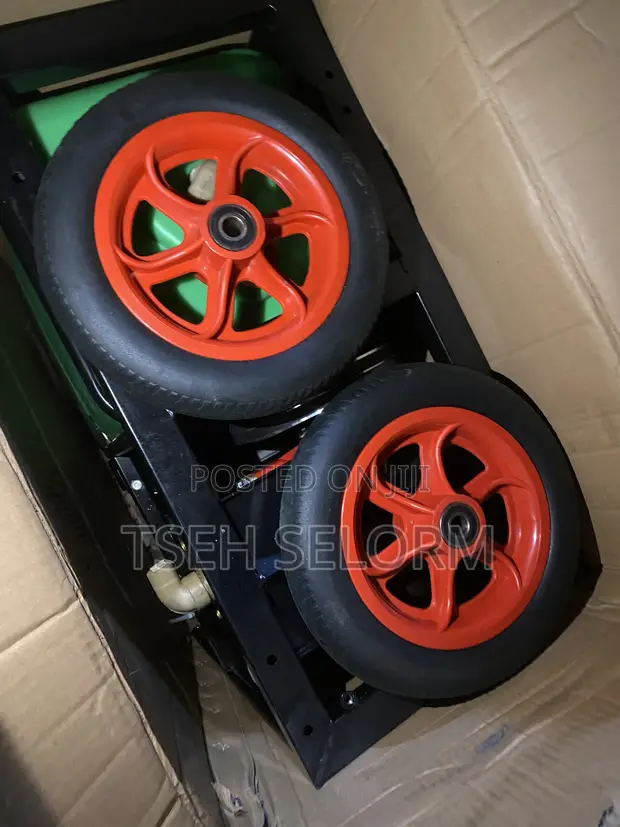 Brand New 60L Boomsprayer - 1