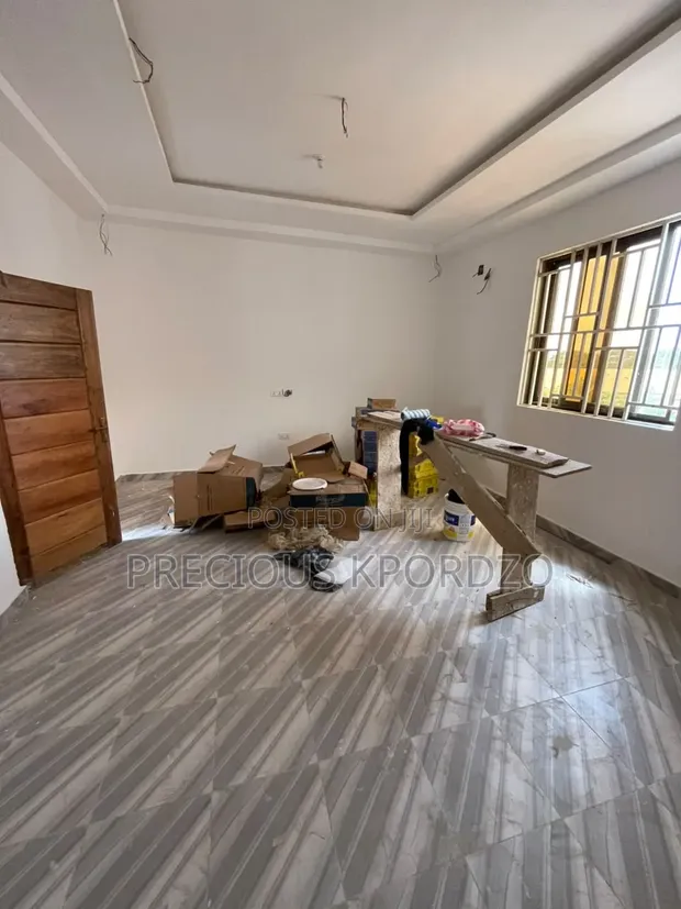 1 Bedroom Room & Parlour for Rent in Adenta Commandos - 1