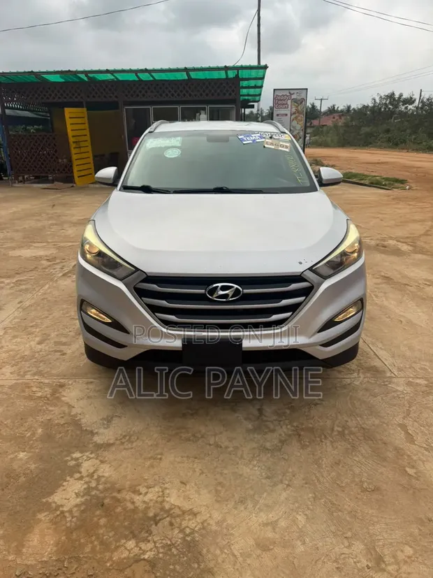 Hyundai Tucson 2018 Silver - 1