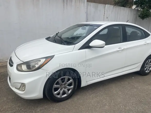 Hyundai Accent 2013 White - 1