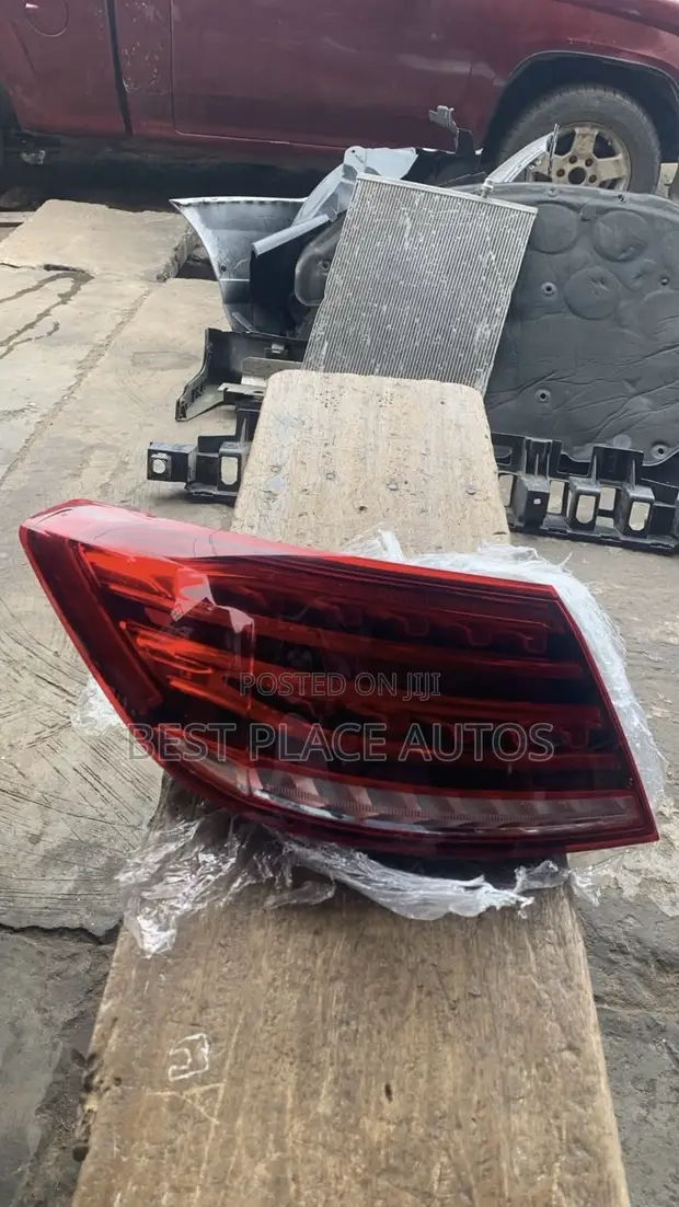 Mercedes-Benz E350 Taillight - 1