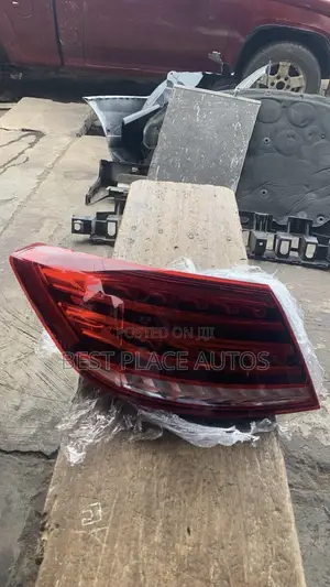 Mercedes-Benz E350 Taillight
