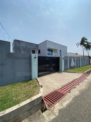 5 Bedroom House with Pool for Rent in Labone, Accra