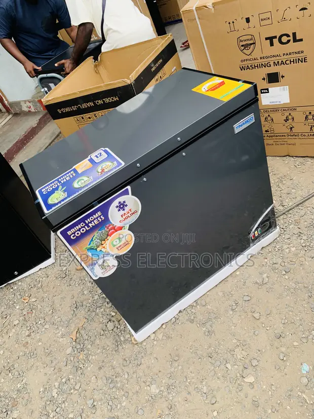 Ultra High Nasco NAS-250FL Chest Freezer - 200 Litres Silver - 1