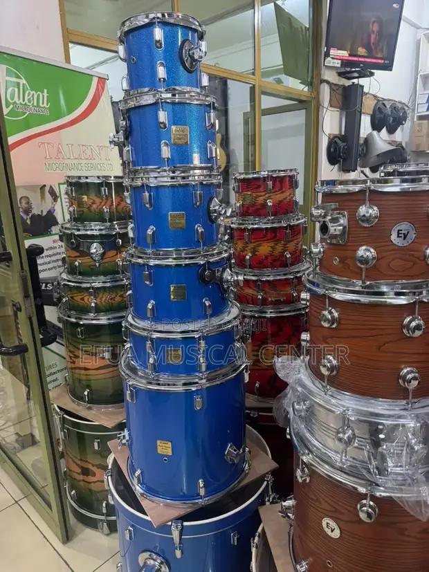 Tama 7-Piece Acoustic Drum Set - 1