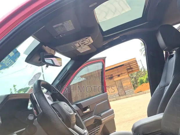 Toyota Tacoma 2025 Red - 1