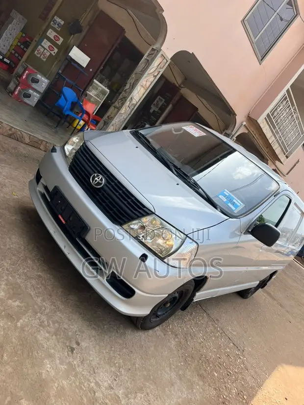 2008 Toyota HiAce - Silver - 1