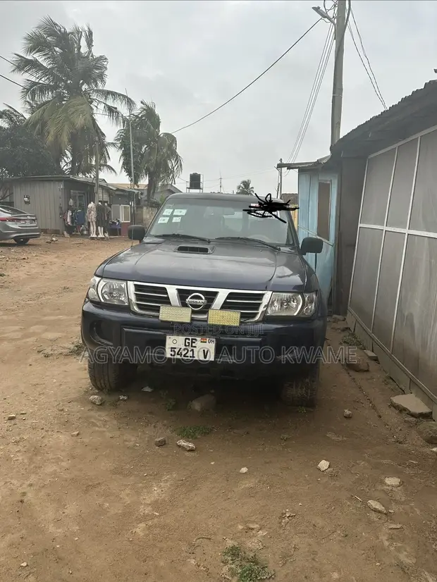 Nissan Patrol 2004 Blue - 1