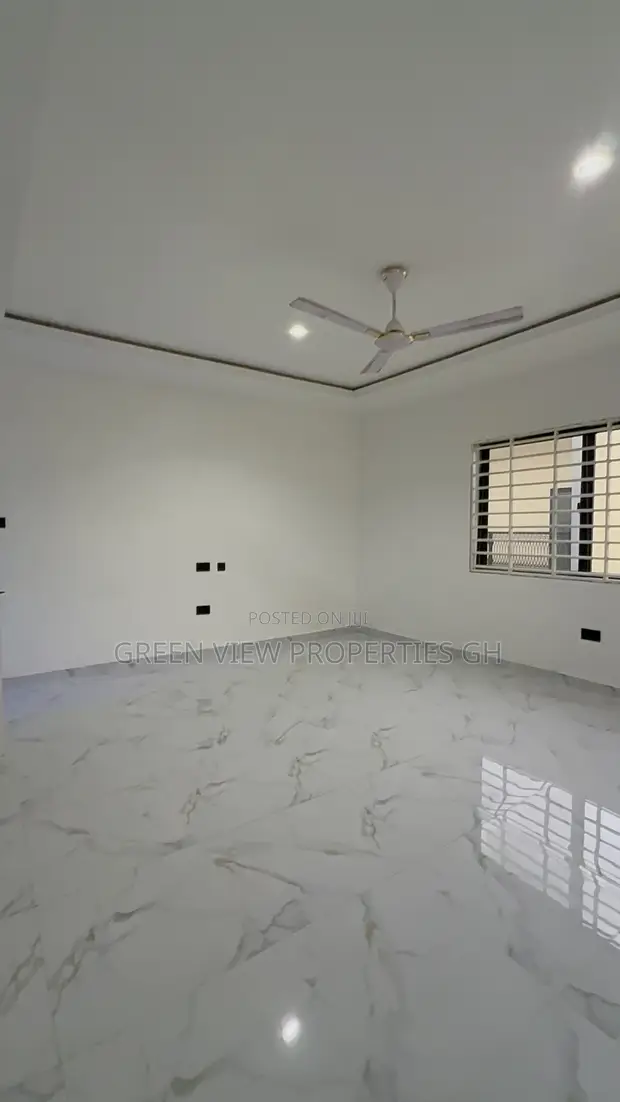5 Bedroom Duplex for Sale in Kwabenya - 1