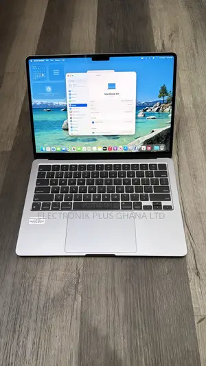 Apple MacBook Air 2022 M2 13-inch 8GB RAM 256GB SSD