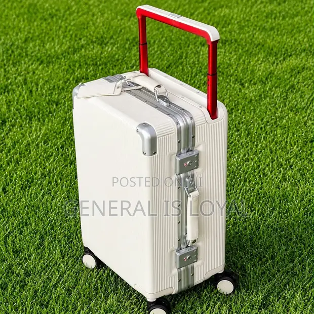 White 8kg Hand Luggage Traveling Bag - 1