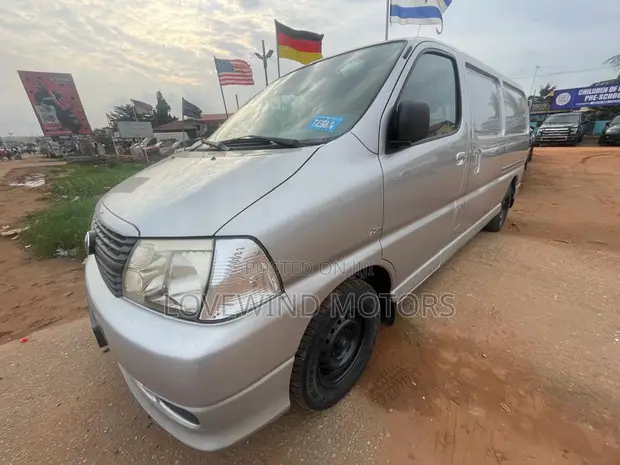 Toyota HiAce 2012 Silver - 1