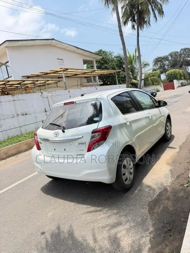 Toyota Vitz 1.3 AWD 3dr 2016 Pearl - 1