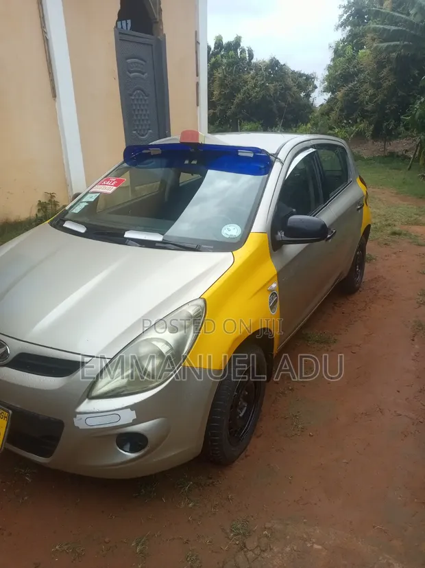 Hyundai i20 2022 Brown - 1