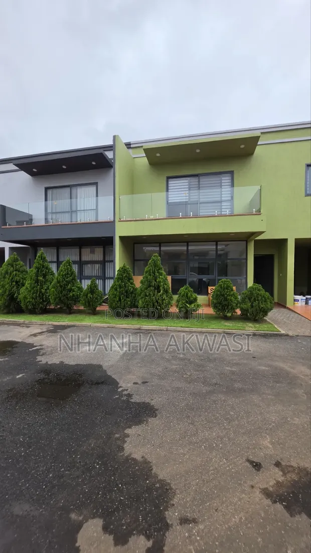 4 Bedroom House for Rent in Community 10, Sakumono - 1