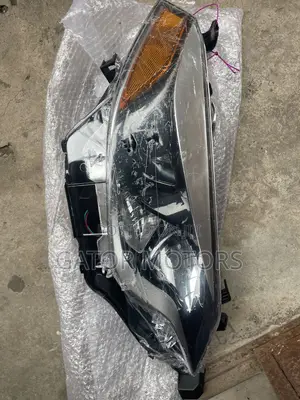 Toyota Corolla Headlight Pair (2014-2016)