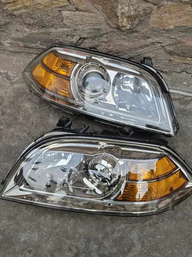 Acura MDX Headlight 2005 (Used) - 1