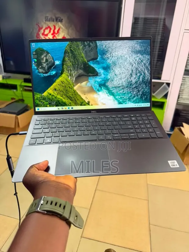 Dell Vostro 7510 Laptop - Intel Core i7, 256GB SSD - 1