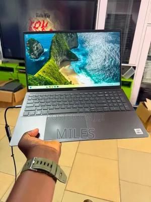 Dell Vostro 7510 Laptop - Intel Core i7, 256GB SSD