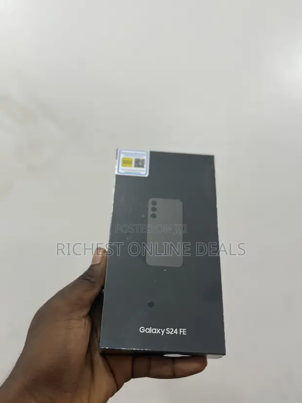 New Samsung Galaxy S24 FE 128GB Gray - 1
